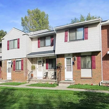 Parkway Manor Apartment